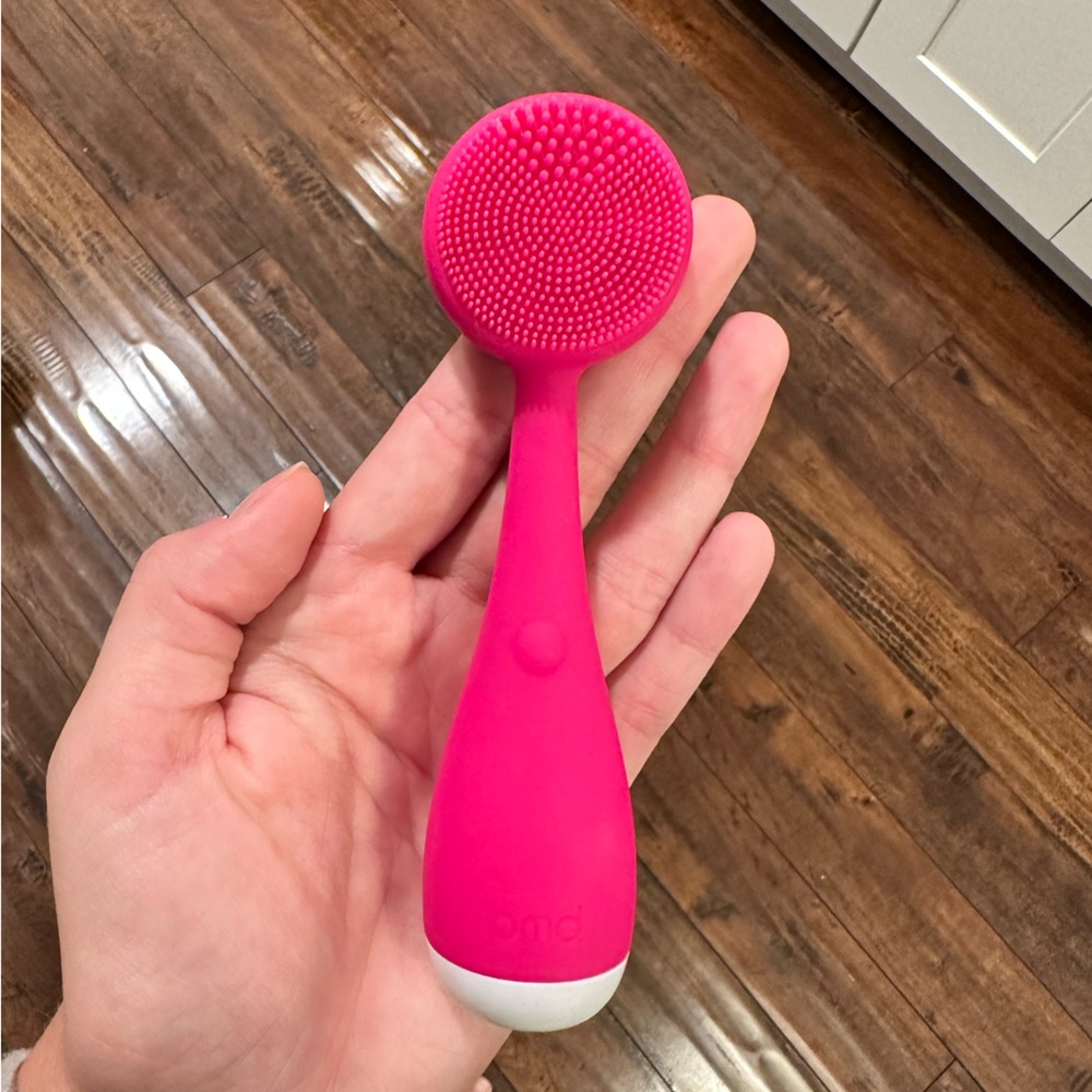 PMD smart facial cleaning brush